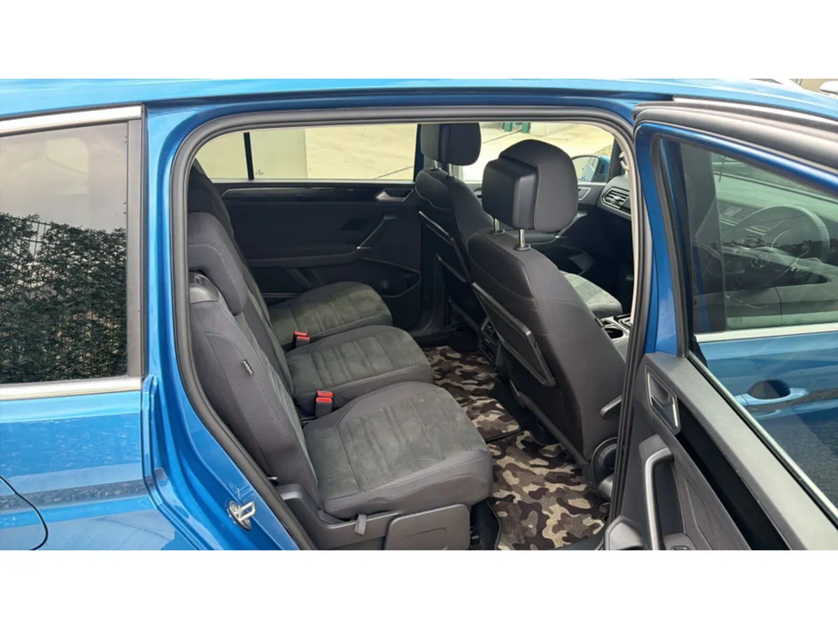 Volkswagen Touran MPV, Diesel, 2020, Blue