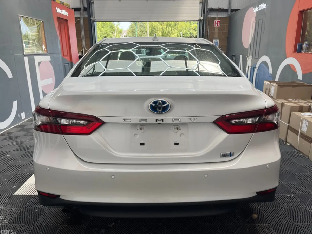 Toyota Camry Saloon, Petrol, 2021, White