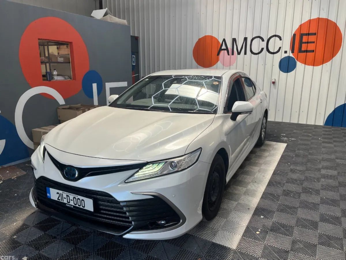 Toyota Camry Saloon, Petrol, 2021, White
