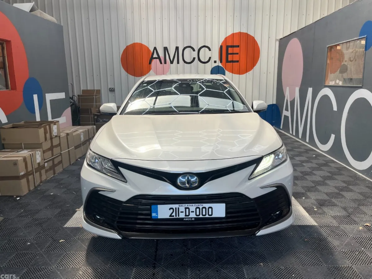 Toyota Camry Saloon, Petrol, 2021, White
