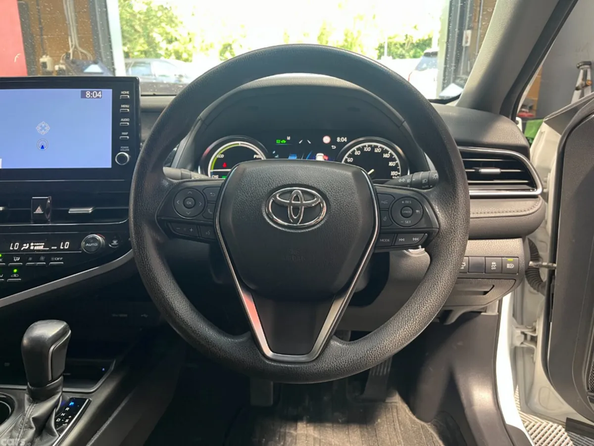 Toyota Camry Saloon, Petrol, 2021, White