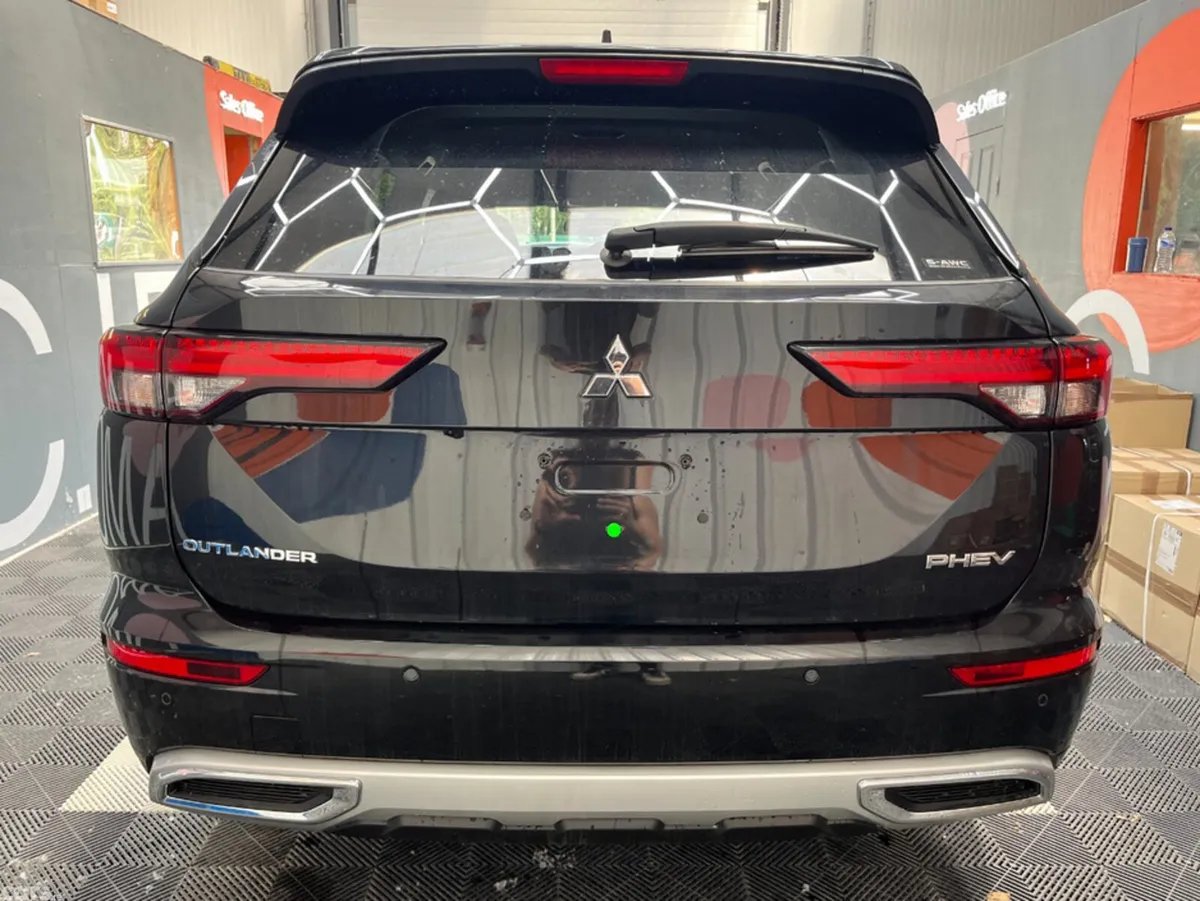 Mitsubishi Outlander SUV, Petrol Plug-in Hybrid, 2024, White