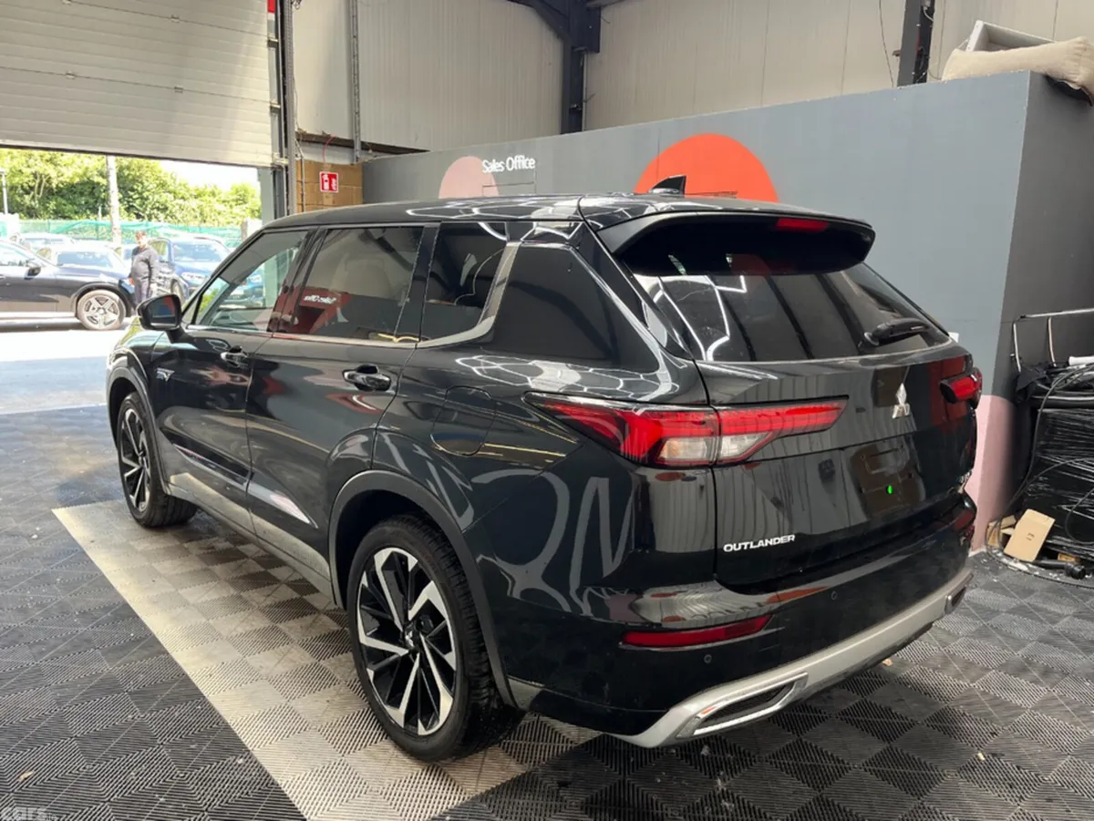 Mitsubishi Outlander SUV, Petrol Plug-in Hybrid, 2024, White