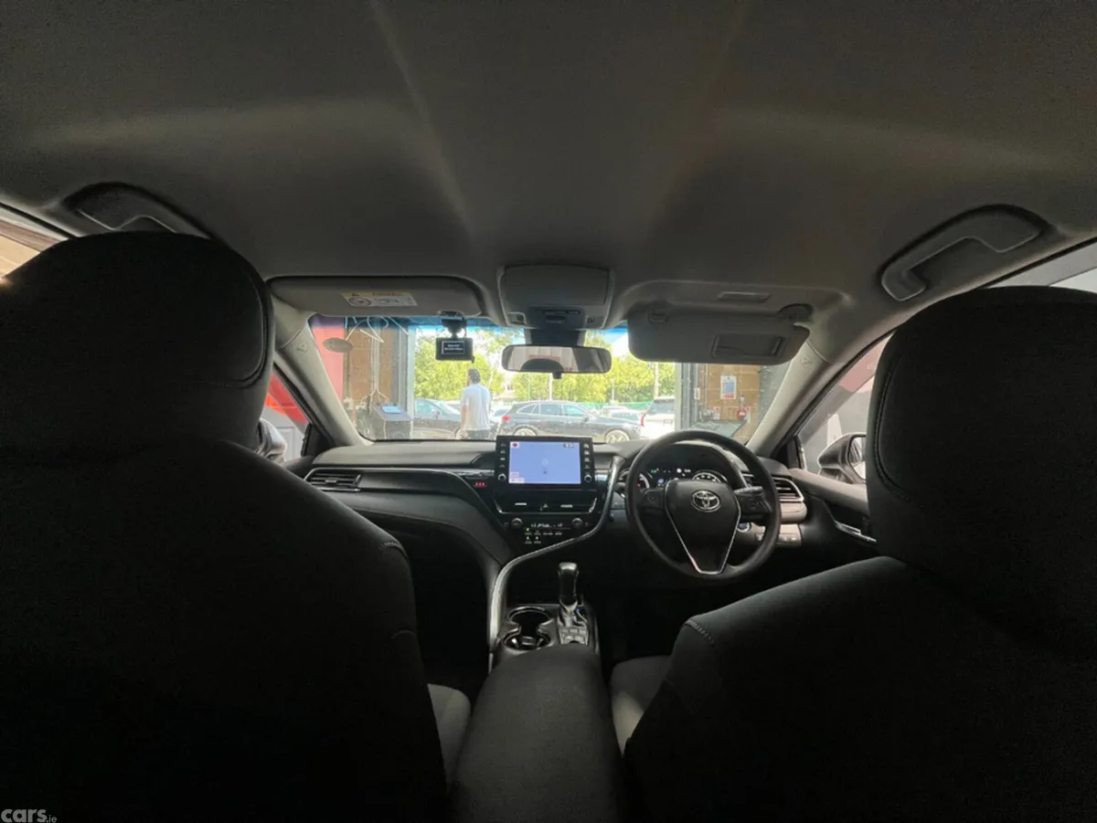 Toyota Camry Saloon, Petrol, 2021, White