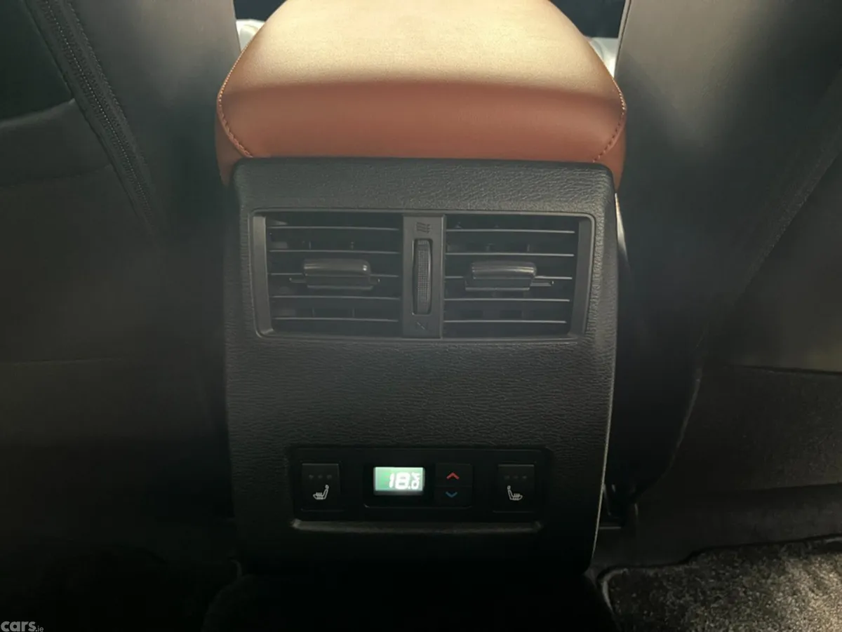 Mitsubishi Outlander SUV, Petrol Plug-in Hybrid, 2024, White