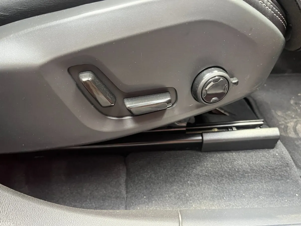 Volvo XC60 SUV, Petrol Plug-in Hybrid, 2024, Red