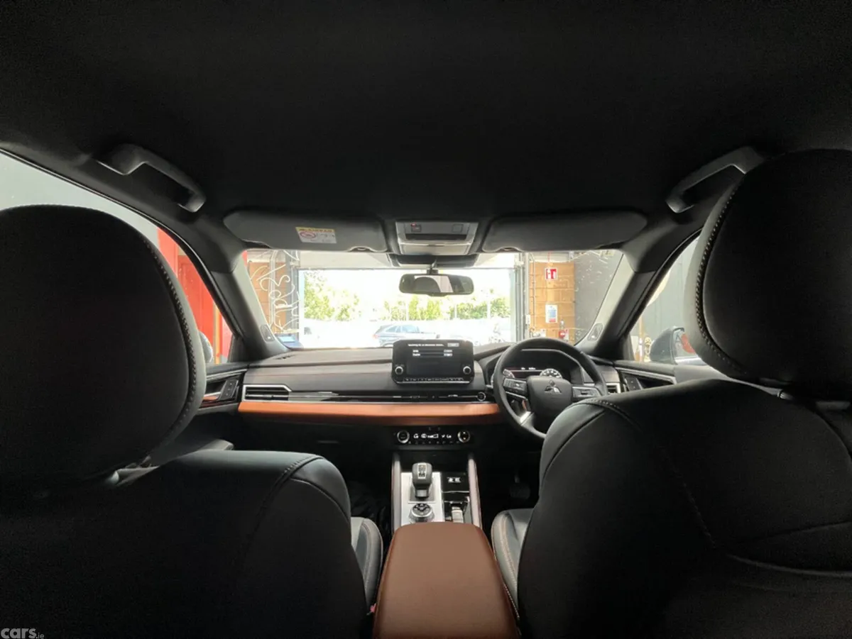 Mitsubishi Outlander SUV, Petrol Plug-in Hybrid, 2024, Black