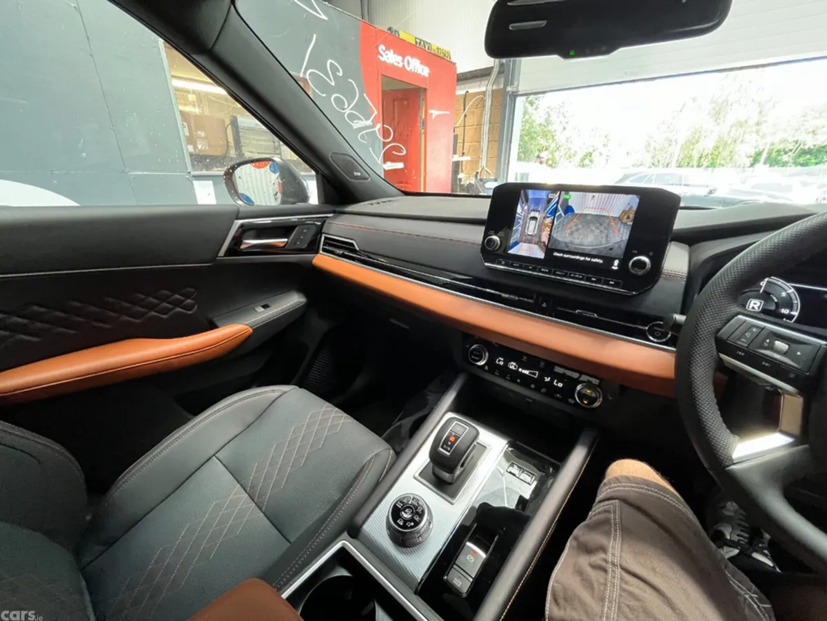 Mitsubishi Outlander SUV, Petrol Plug-in Hybrid, 2024, Black