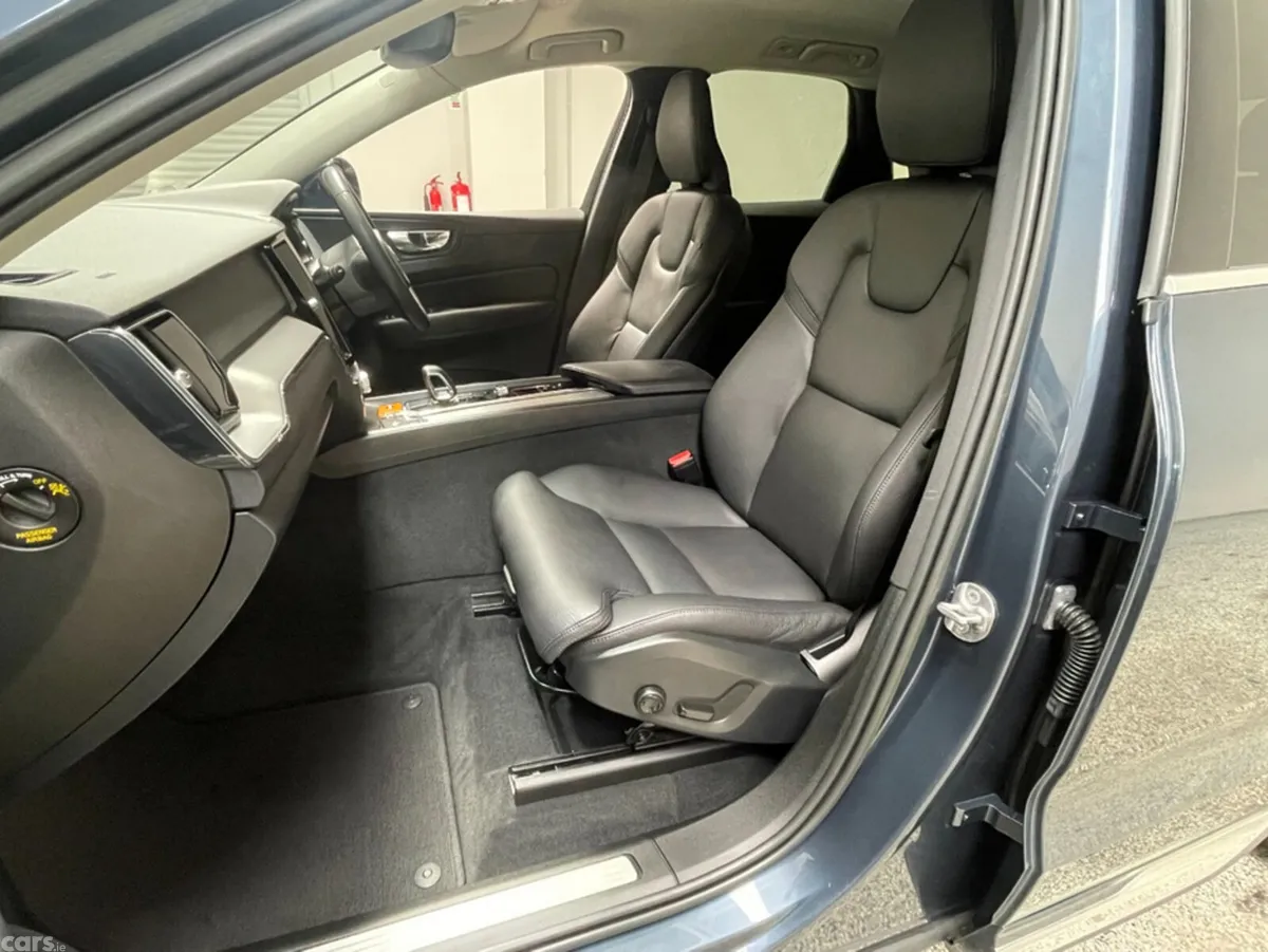 Volvo XC60 SUV, Diesel, 2023, Blue
