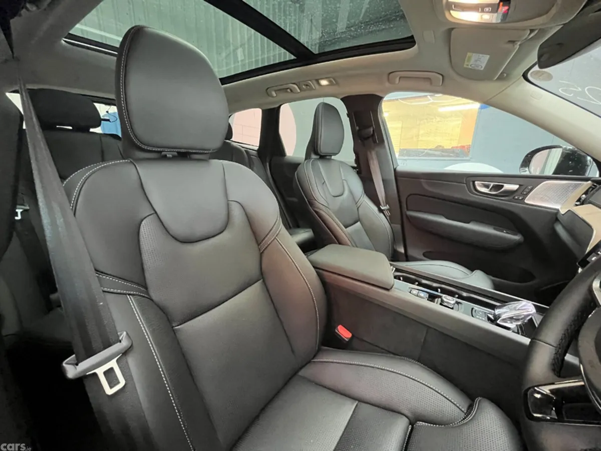 Volvo XC60 SUV, Petrol Plug-in Hybrid, 2025, Black