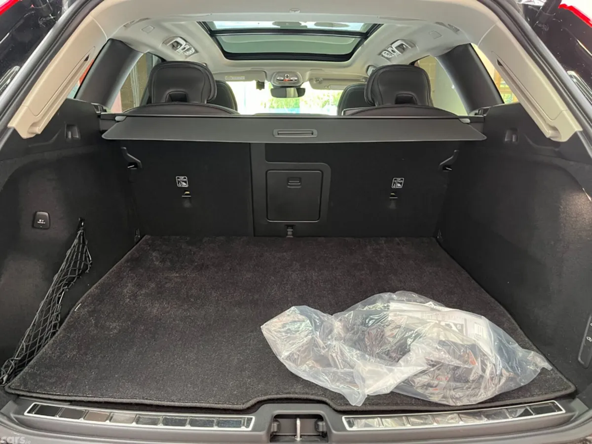 Volvo XC60 SUV, Petrol Plug-in Hybrid, 2025, Black