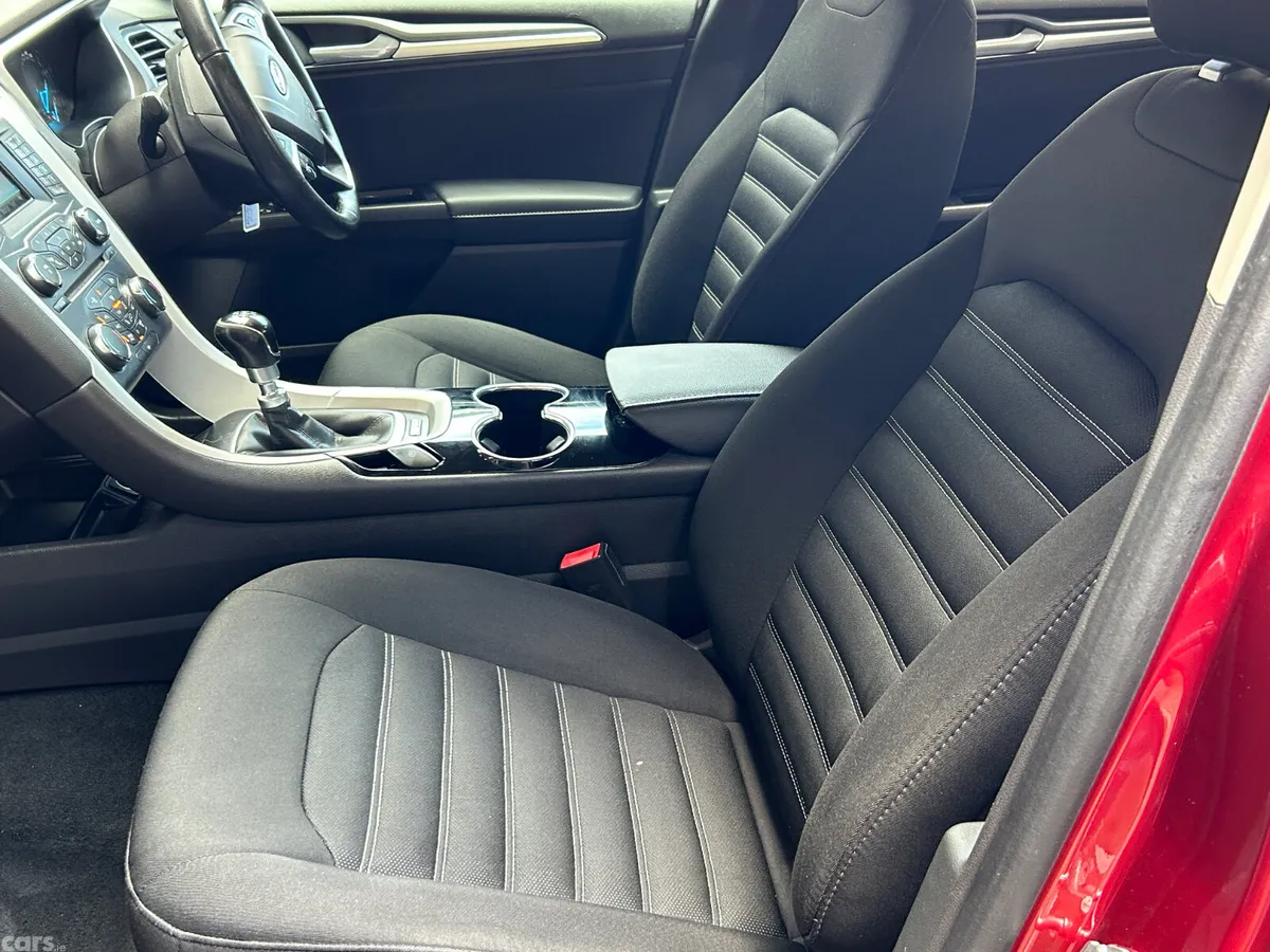 Ford Mondeo Hatchback, Diesel, 2016, Red