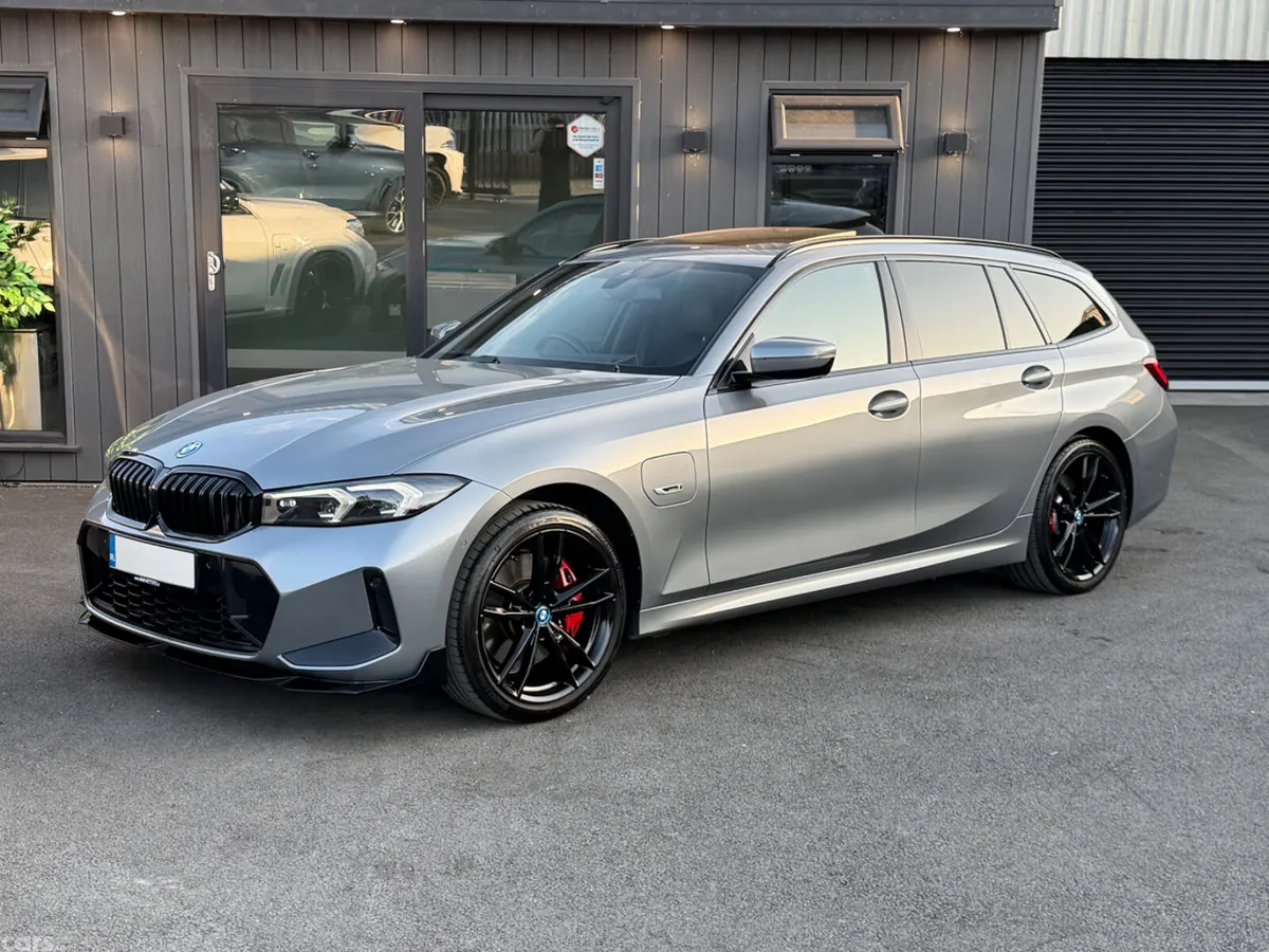 BMW 3-Series Estate, Petrol Hybrid, 2022, Grey