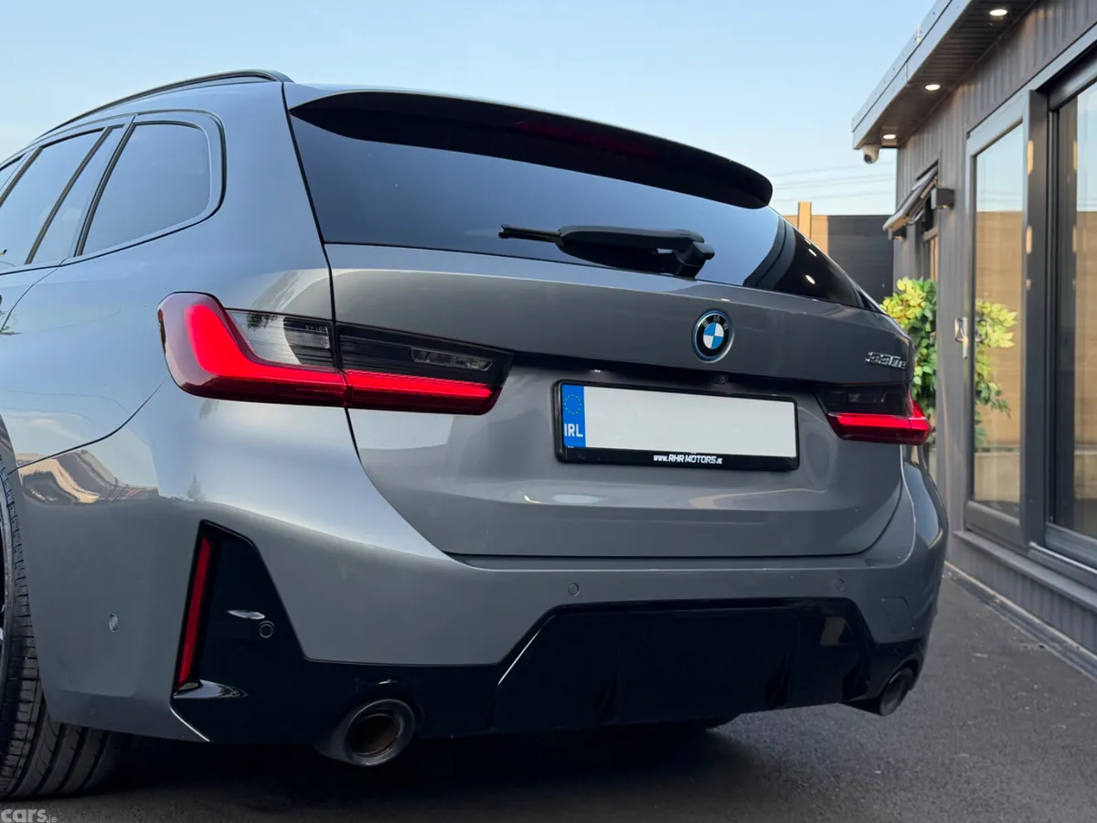 BMW 3-Series Estate, Petrol Hybrid, 2022, Grey