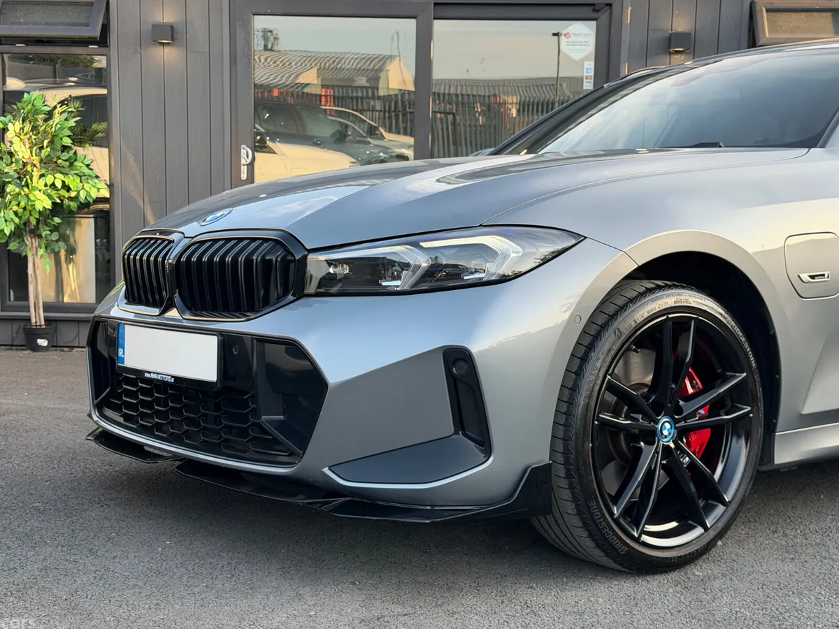 BMW 3-Series Estate, Petrol Hybrid, 2022, Grey