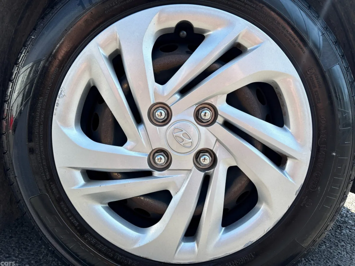 Hyundai i10 Hatchback, Petrol, 2021, White