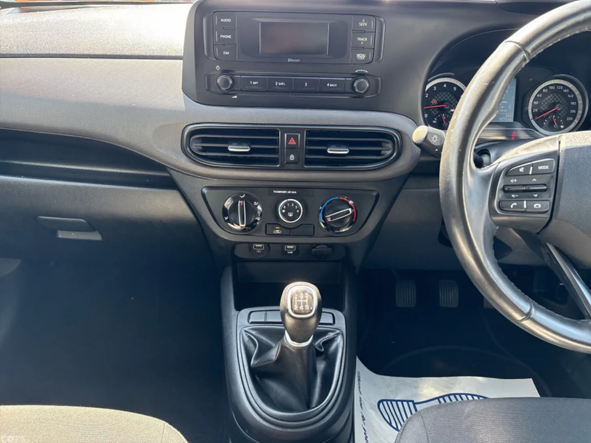 Hyundai i10 Hatchback, Petrol, 2021, White