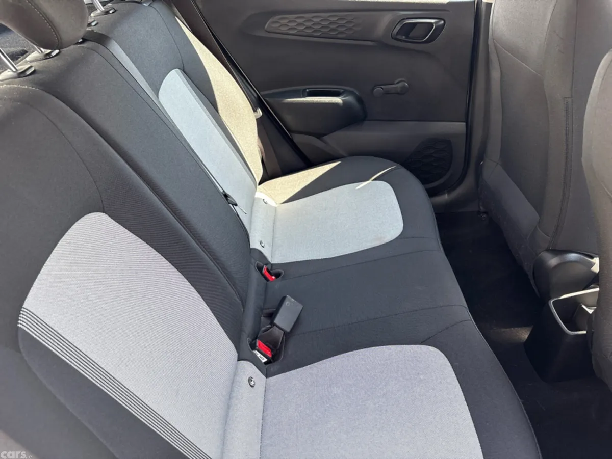 Hyundai i10 Hatchback, Petrol, 2021, White