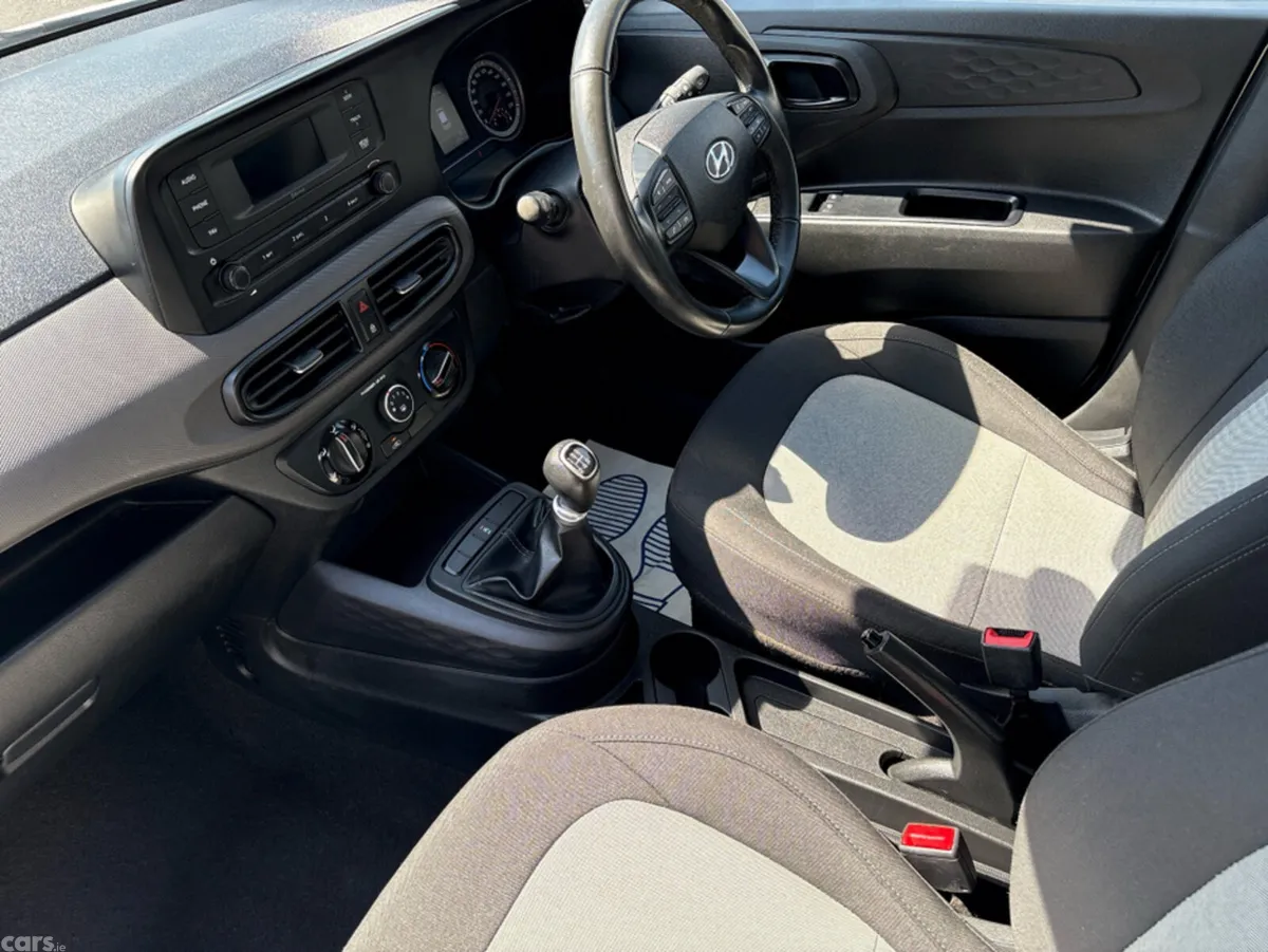 Hyundai i10 Hatchback, Petrol, 2021, White