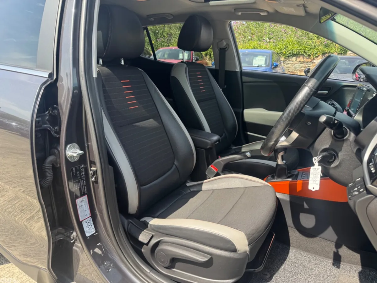 Kia Stonic SUV, Petrol, 2020, Grey