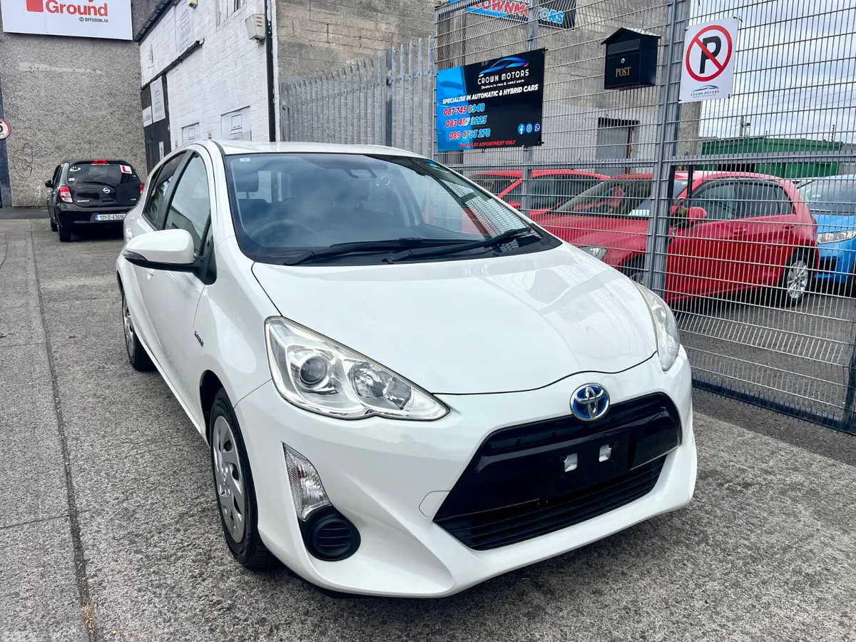 Toyota Aqua Hatchback, Petrol Hybrid, 2015, White