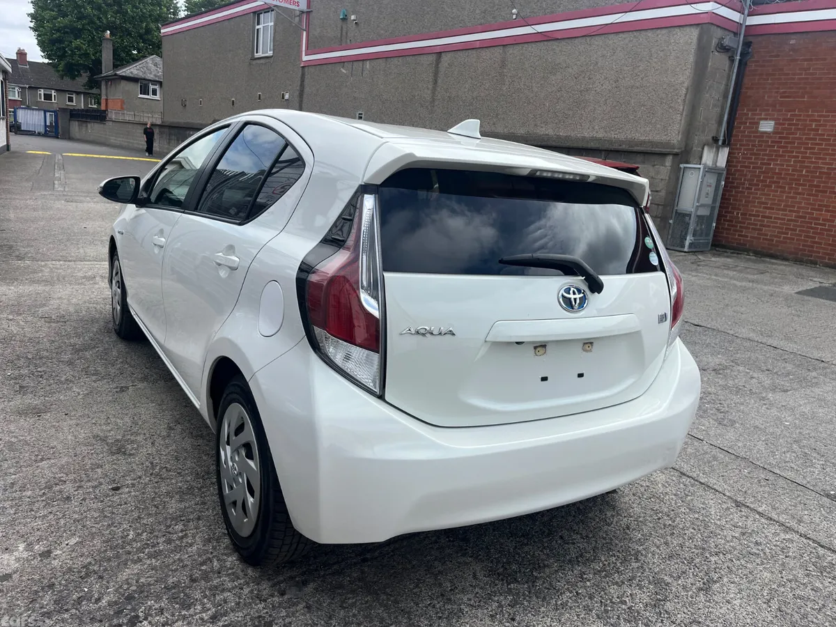 Toyota Aqua Hatchback, Petrol Hybrid, 2015, White