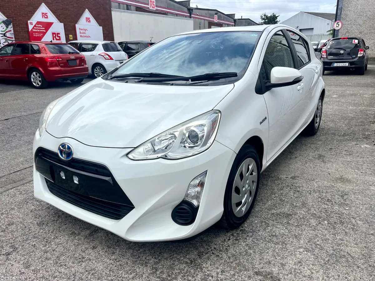 Toyota Aqua Hatchback, Petrol Hybrid, 2015, White
