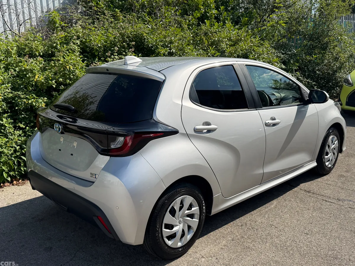 Toyota Yaris Hatchback, Petrol Hybrid, 2021, Silver