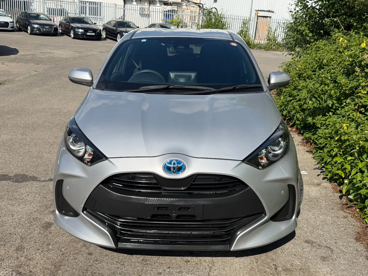 Toyota Yaris Hatchback, Petrol Hybrid, 2021, Silver