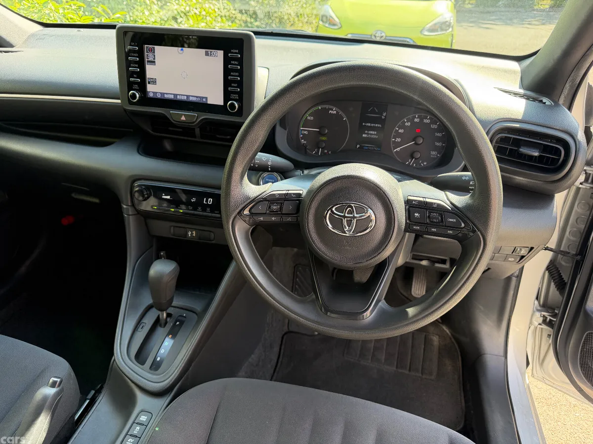 Toyota Yaris Hatchback, Petrol Hybrid, 2021, Silver