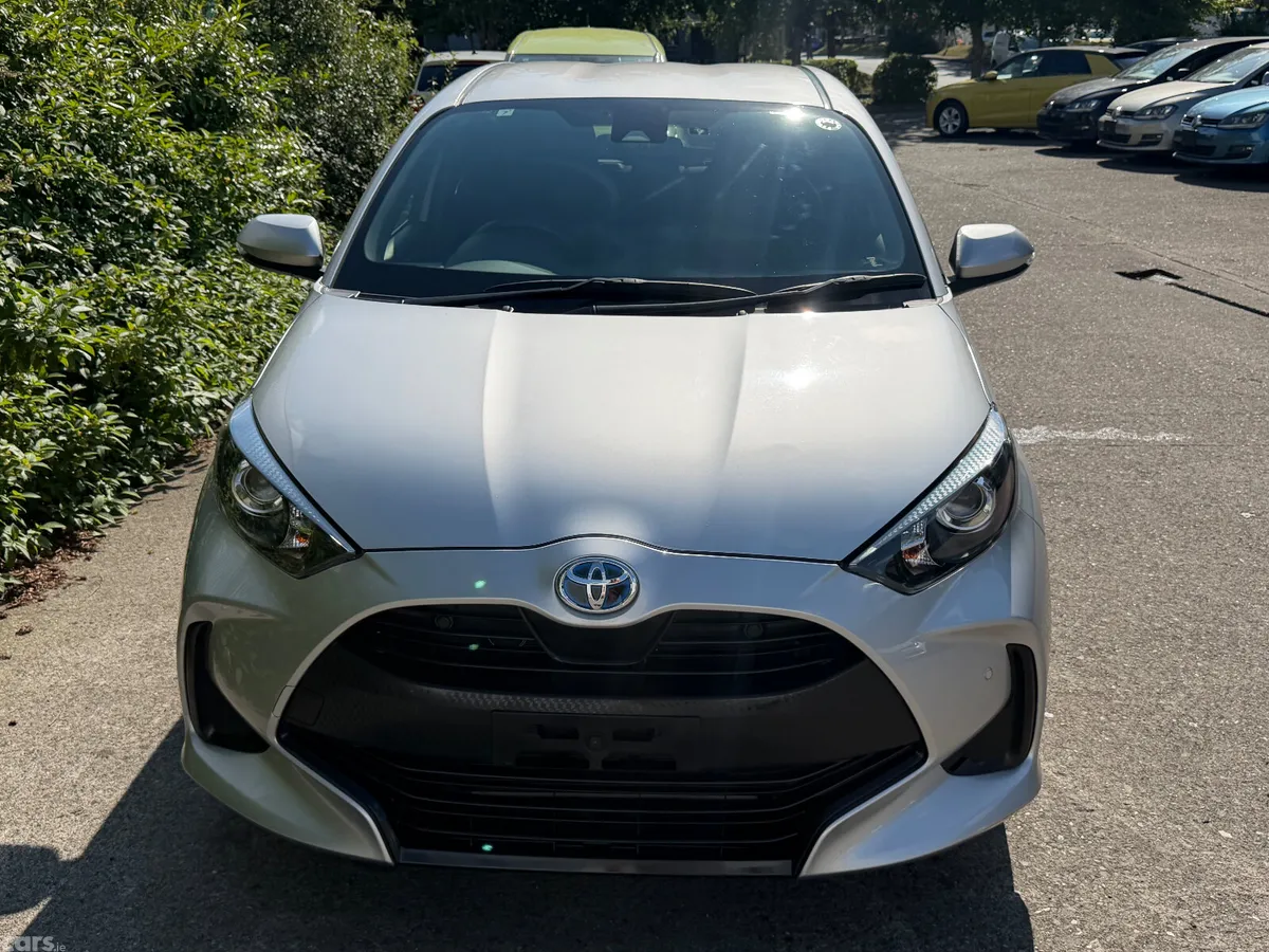 Toyota Yaris Hatchback, Petrol Hybrid, 2021, Silver