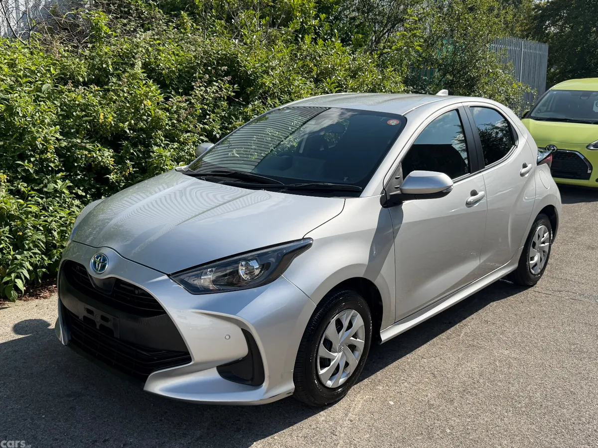 Toyota Yaris Hatchback, Petrol Hybrid, 2021, Silver