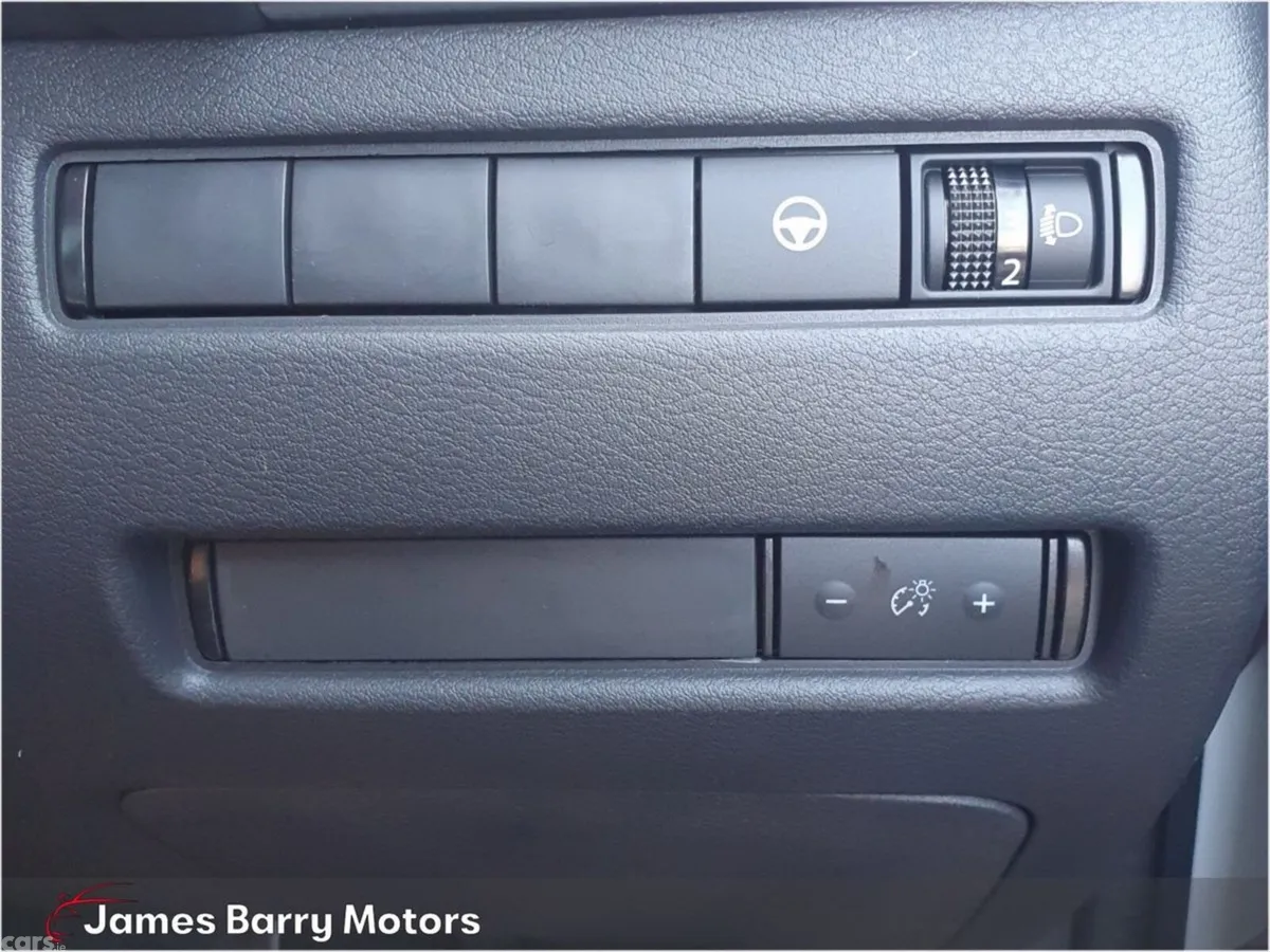 Nissan Qashqai MPV, Petrol Hybrid, 2026, White