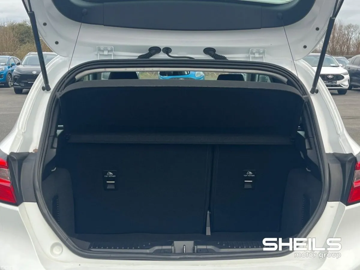 Ford Fiesta Hatchback, Petrol, 2022, White
