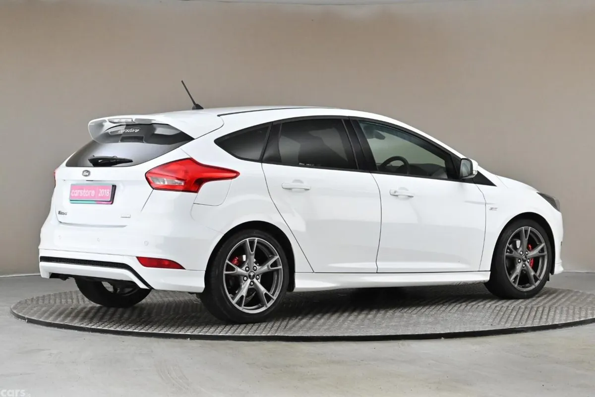 Ford Focus Hatchback, Petrol, 2018, White