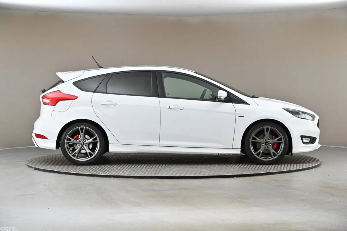 Ford Focus Hatchback, Petrol, 2018, White