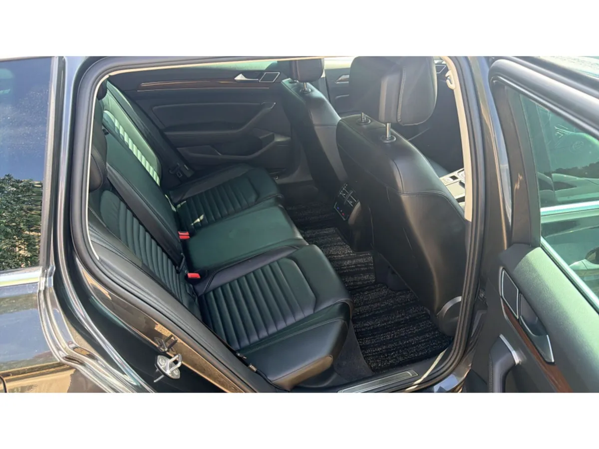 Volkswagen Passat Estate, Diesel, 2018, Grey