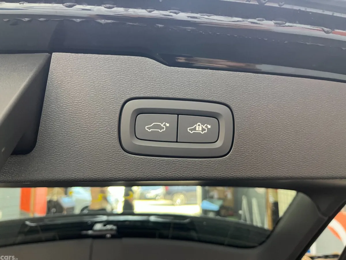 Volvo V60 Estate, Petrol Plug-in Hybrid, 2024, Black