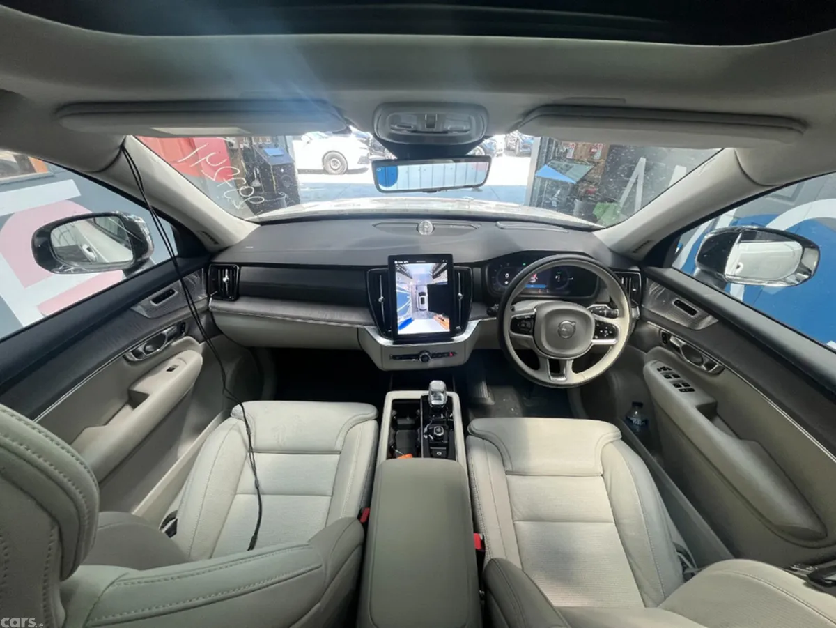 Volvo XC90 SUV, Petrol Plug-in Hybrid, 2025, White