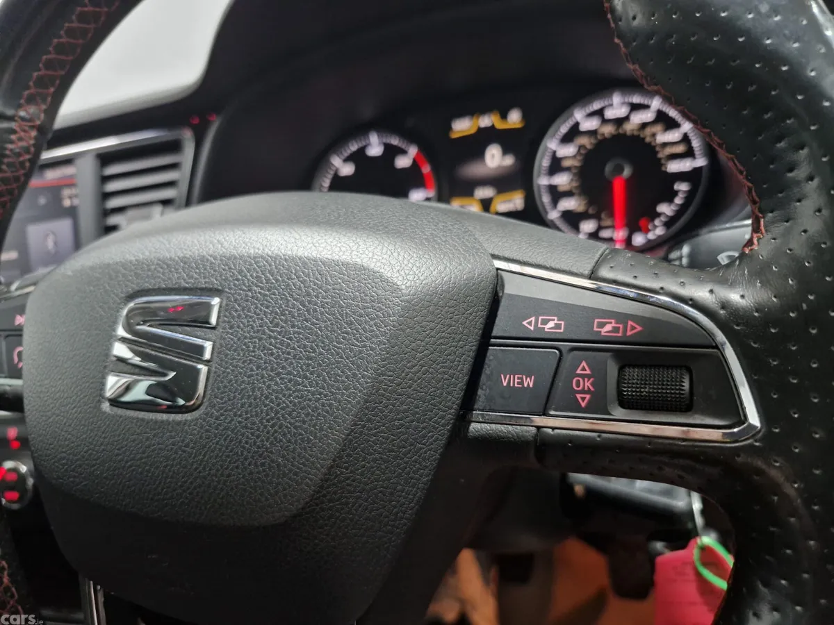 SEAT Leon Hatchback, Diesel, 2018, Red