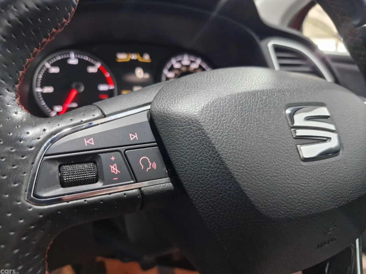 SEAT Leon Hatchback, Diesel, 2018, Red