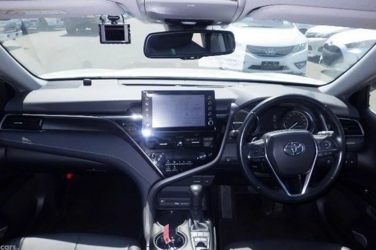 Toyota Camry Saloon, Petrol Hybrid, 2021, White