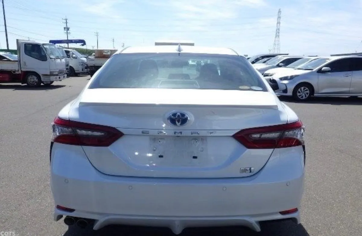 Toyota Camry Saloon, Petrol Hybrid, 2021, White