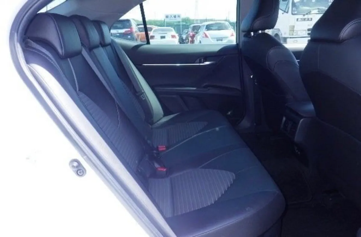 Toyota Camry Saloon, Petrol Hybrid, 2021, White