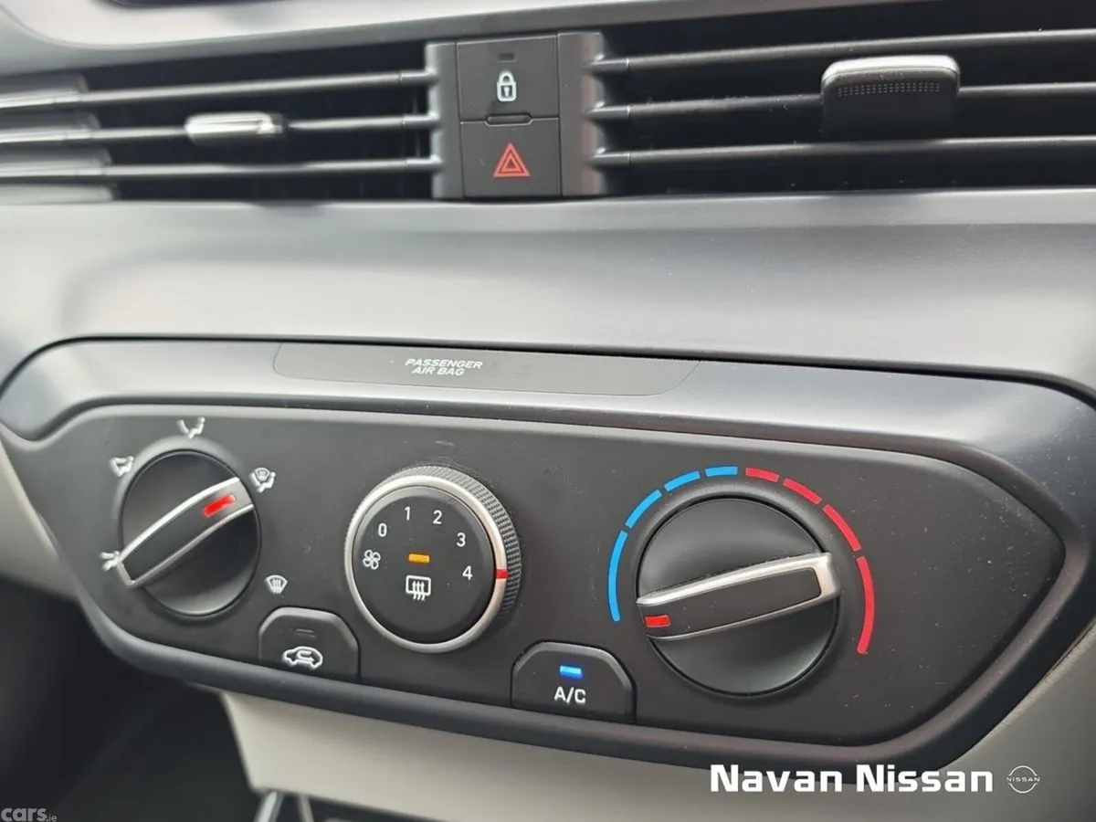 Hyundai i20 Hatchback, Petrol, 2023, Blue