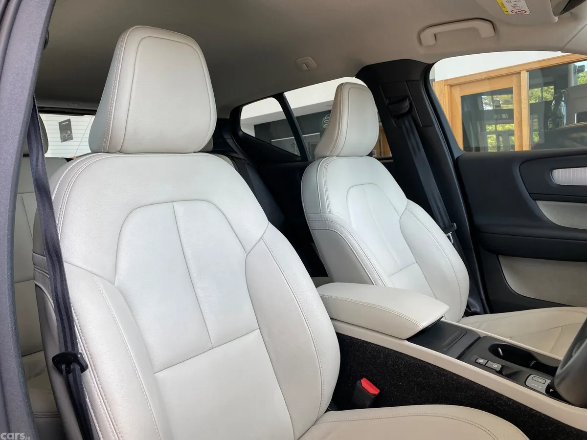 Volvo XC40 Estate, Diesel, 2020, Black