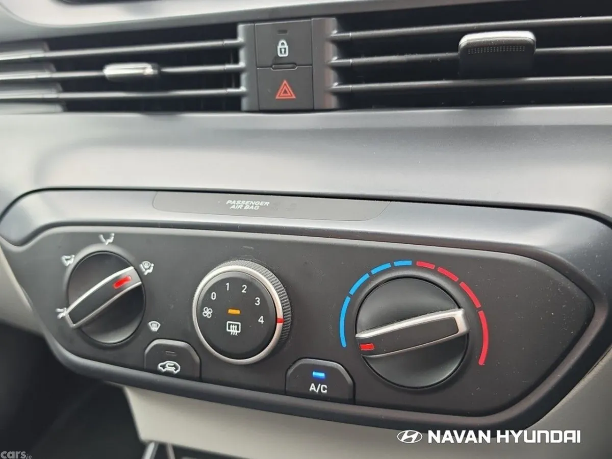 Hyundai i20 Hatchback, Petrol, 2023, Blue