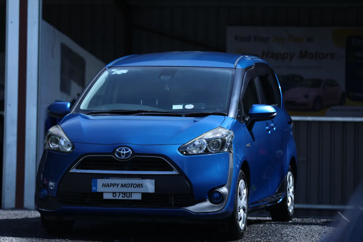 Toyota Sienta MPV, Petrol Hybrid, 2017, Blue