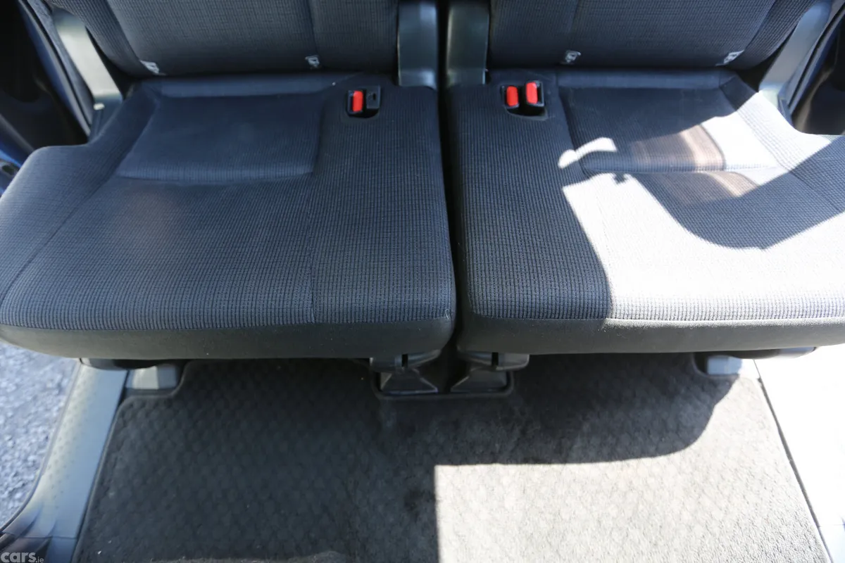 Toyota Sienta MPV, Petrol Hybrid, 2017, Blue