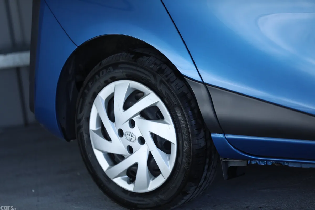Toyota Sienta MPV, Petrol Hybrid, 2017, Blue